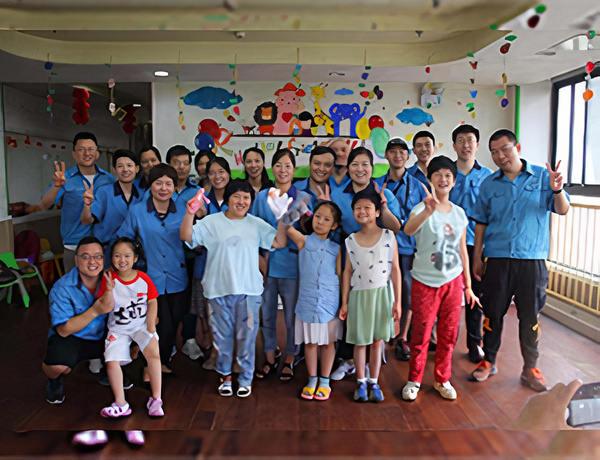 Commemorative photograph with children at child welfare facility